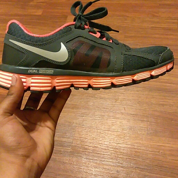 Nikes - Picture 6 of 7